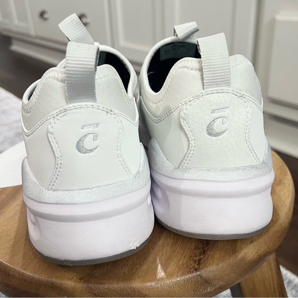 Clove Shoes Like New Clove Brilliant White Classic Nursing Shoes